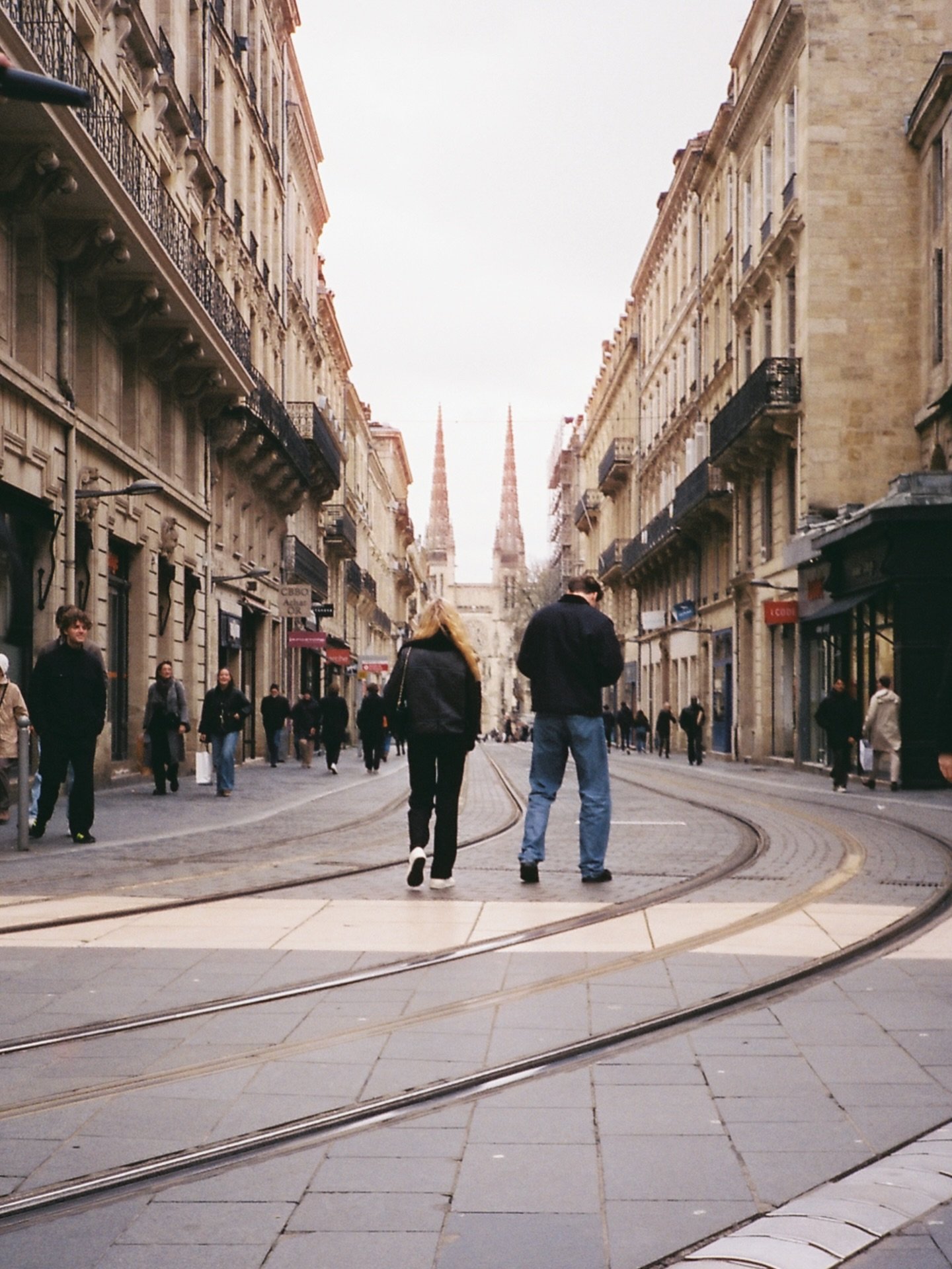 BDX ON FILM 1/2. On Saturday, I went on an analog #photowalk in Bordeaux organized by @panajou with a bunch of other photographers. Had such a blast meeting like-minded people to practice film photography! Here are some of the pictures I took that wa