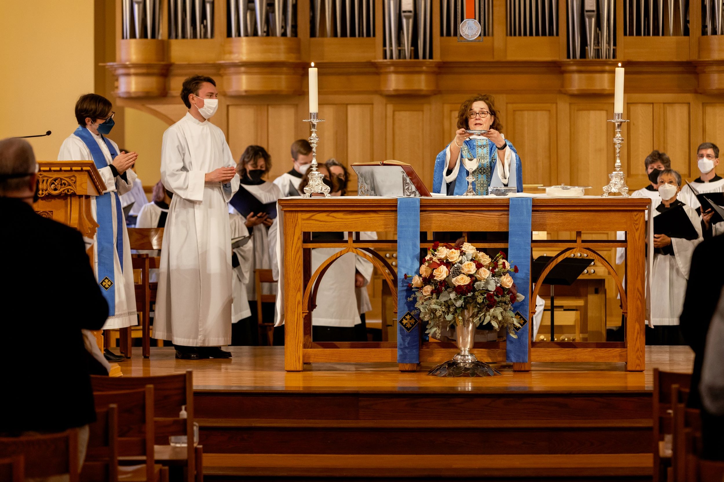 Saint Georges Priests at Altar with Choir Dec 2021 - web version.jpg