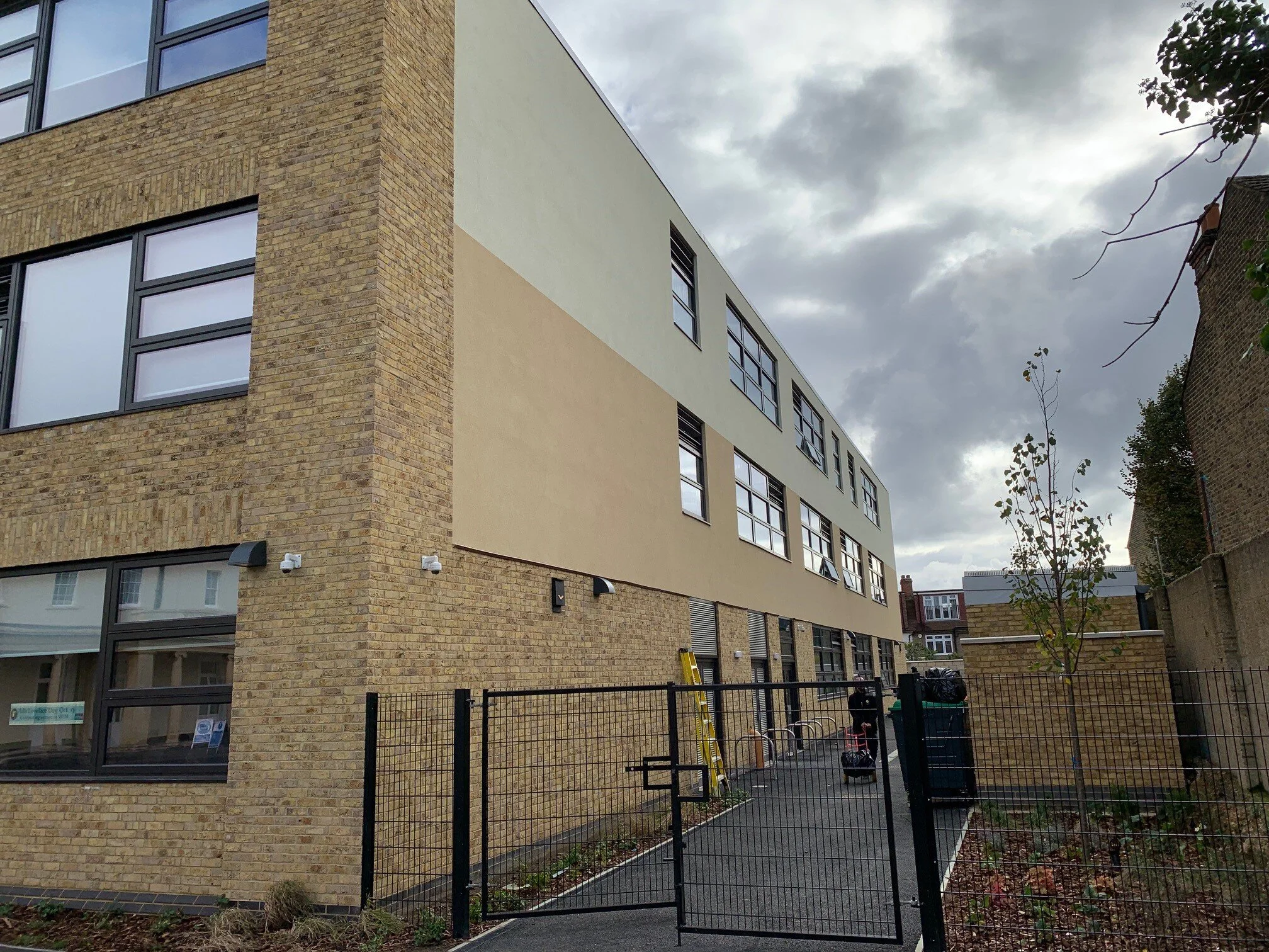 Ealing Fields High School — RKN Aluminium Ltd