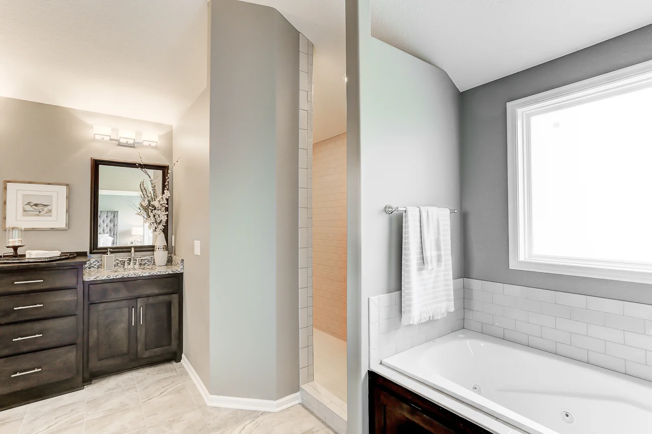 EC610_Augusta_MasterBath2.jpg