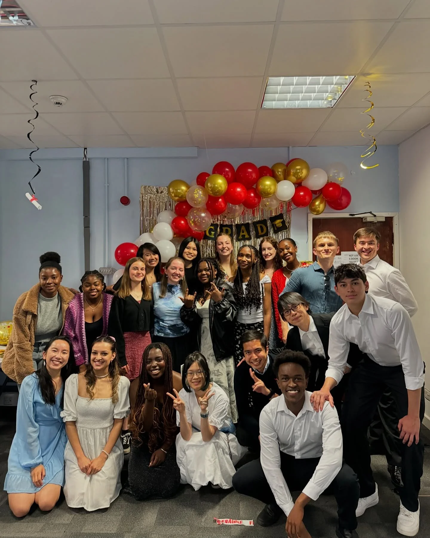 ✨ throwback to a great night ✨

Biggest congratulations to our graduates of 2025, we are so proud of you and will continue to cheer you on in this next exciting season 👏🏼🫶🏼

#antioch #antiochsheffield #sheffieldchurch #sheffiedstudents #sheffield