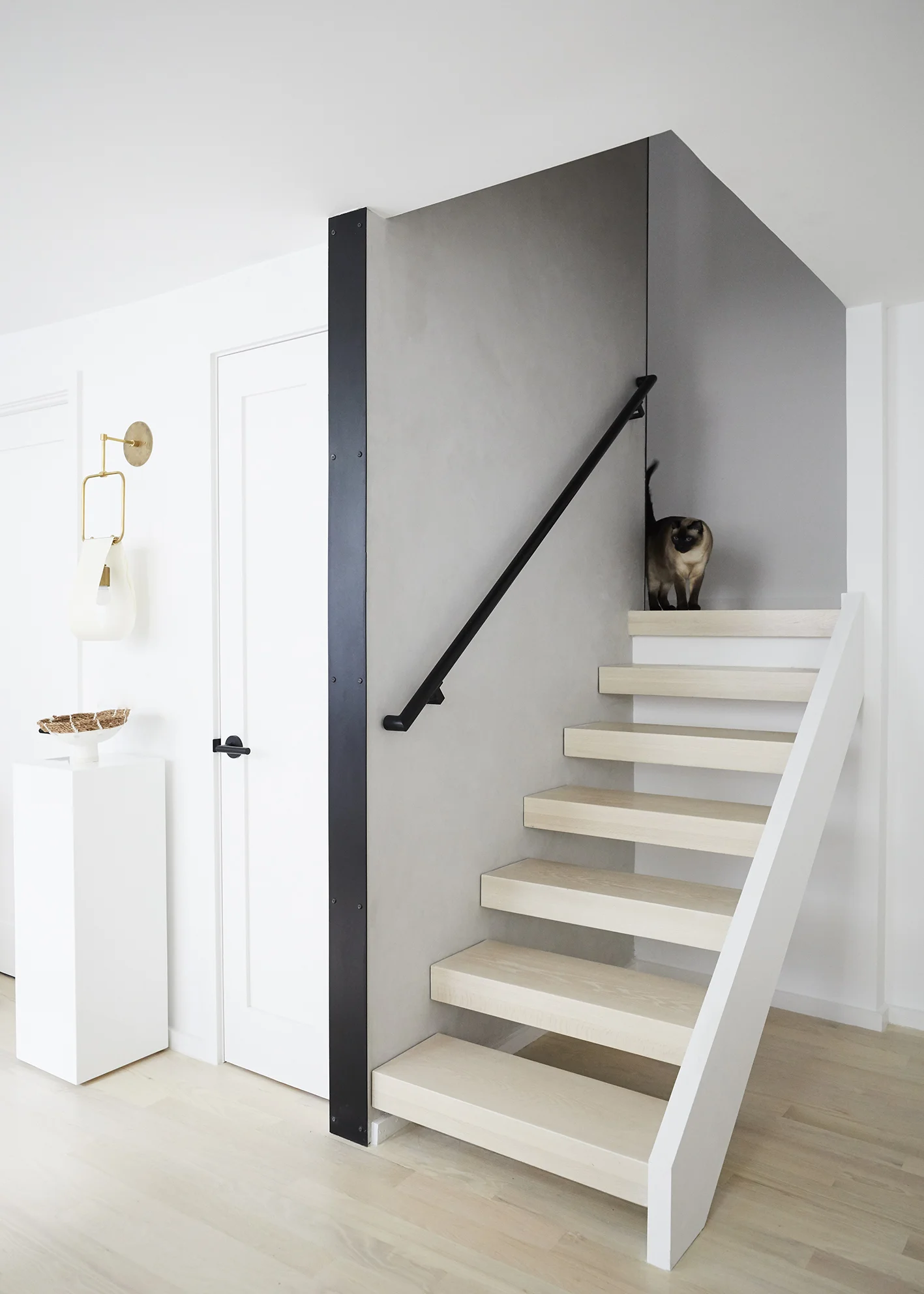 b. 18th_St_Entryway_015.jpg