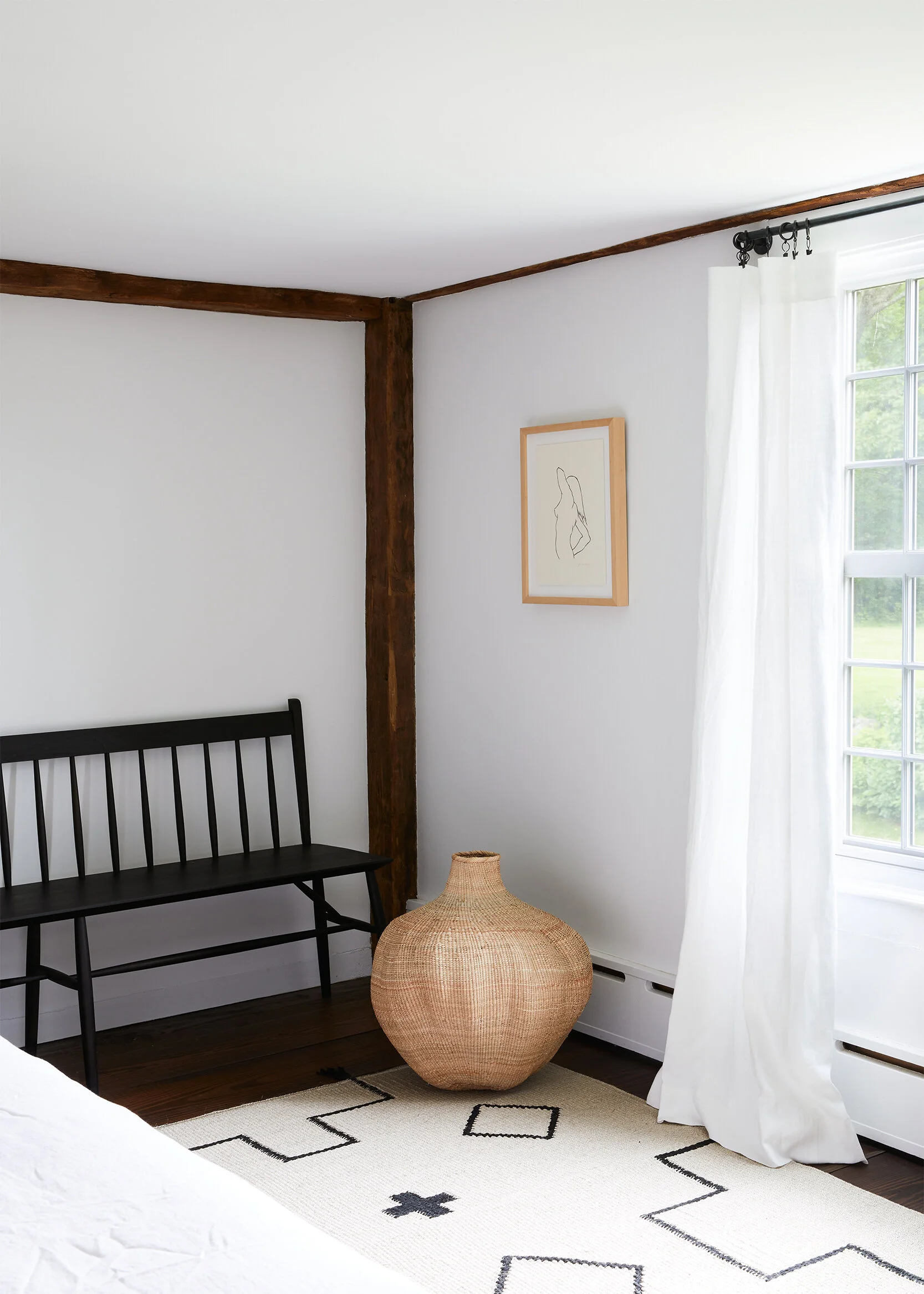 nune_Bruey Cottage_guest room_01.jpg
