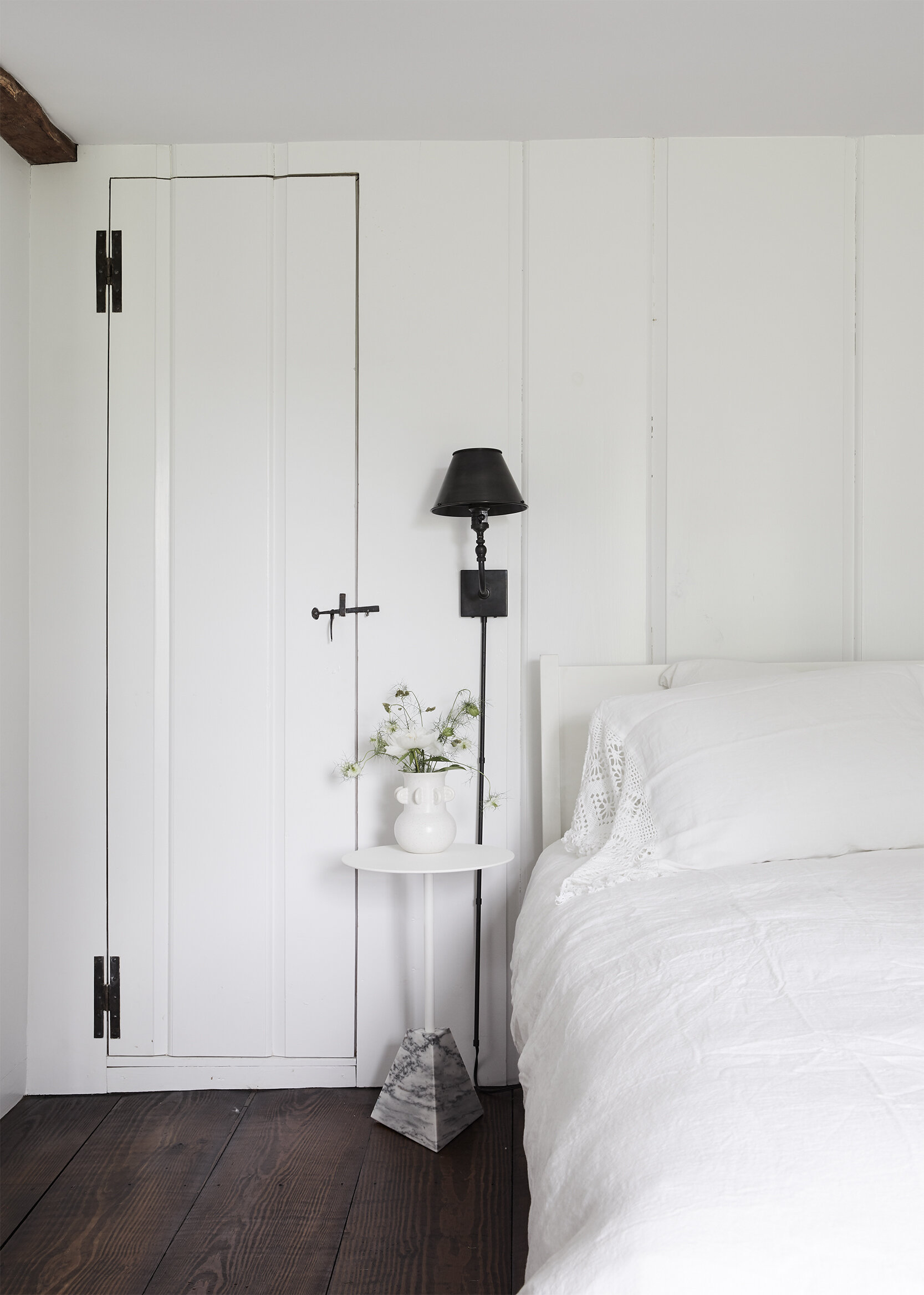 nune_Bruey Cottage_guest room_02.jpg
