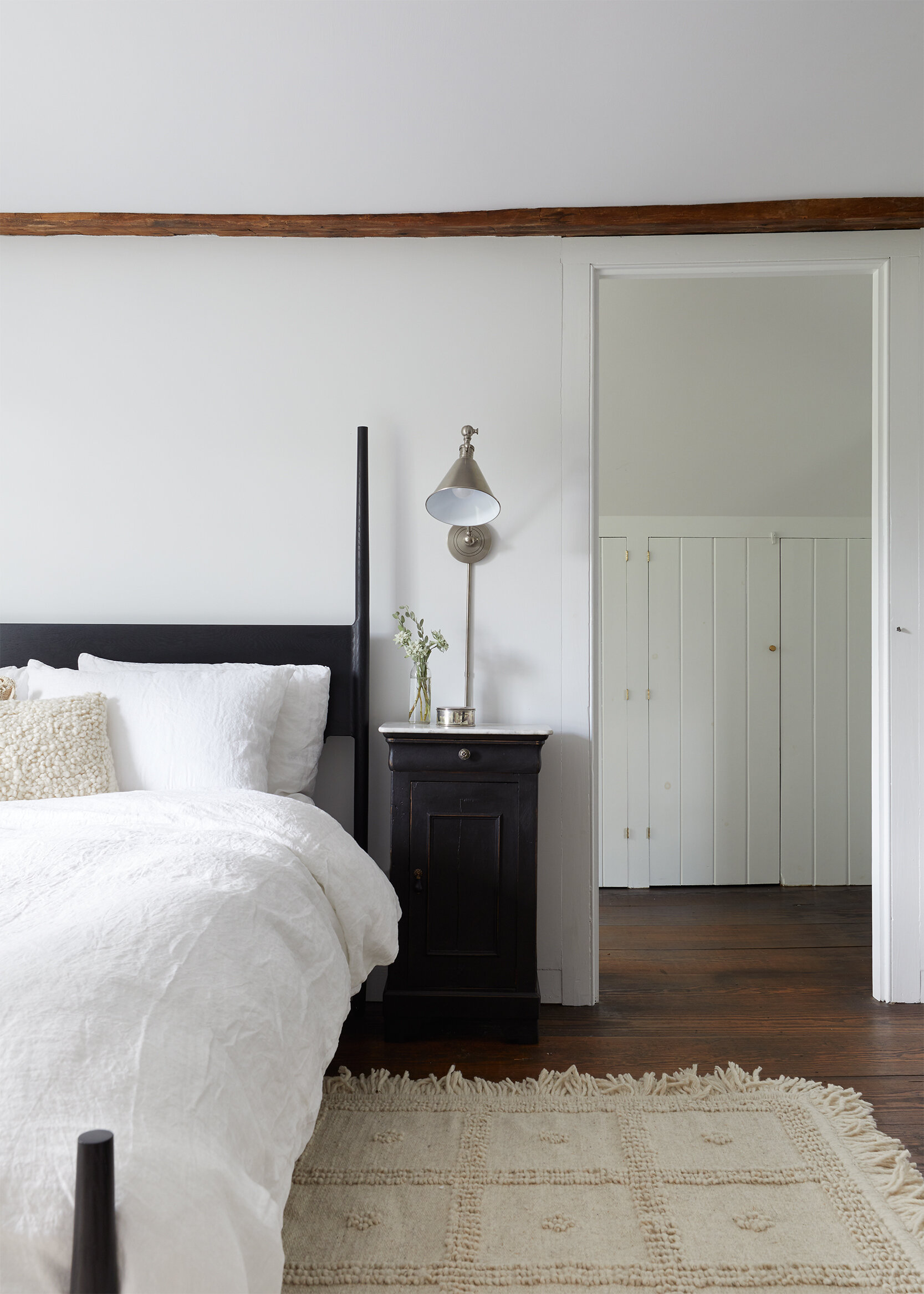 nune_Bruey Cottage_master bedroom_02.jpg