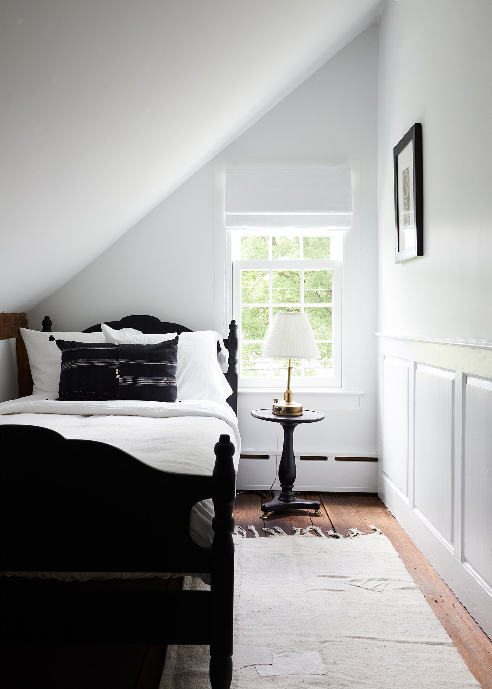 nune_Bruey Cottage_single bedroom_01.jpg