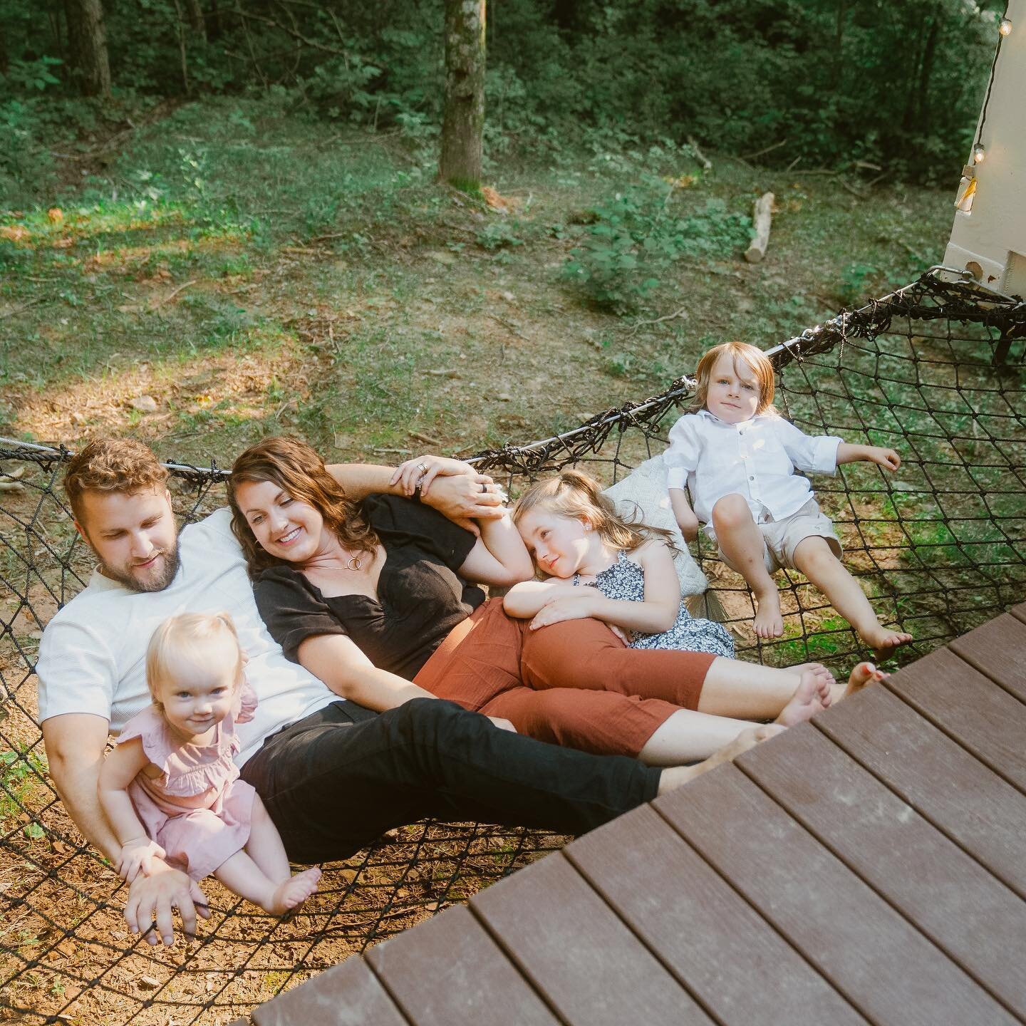 Did you know there is a hammock (cargo net) on the back deck at the Boho?!?! ⁠⠀
This is something we dreamed of for months before actually installing. The build was finished in December and we were EXHAUSTED!!! We both agreed to take a break and inst