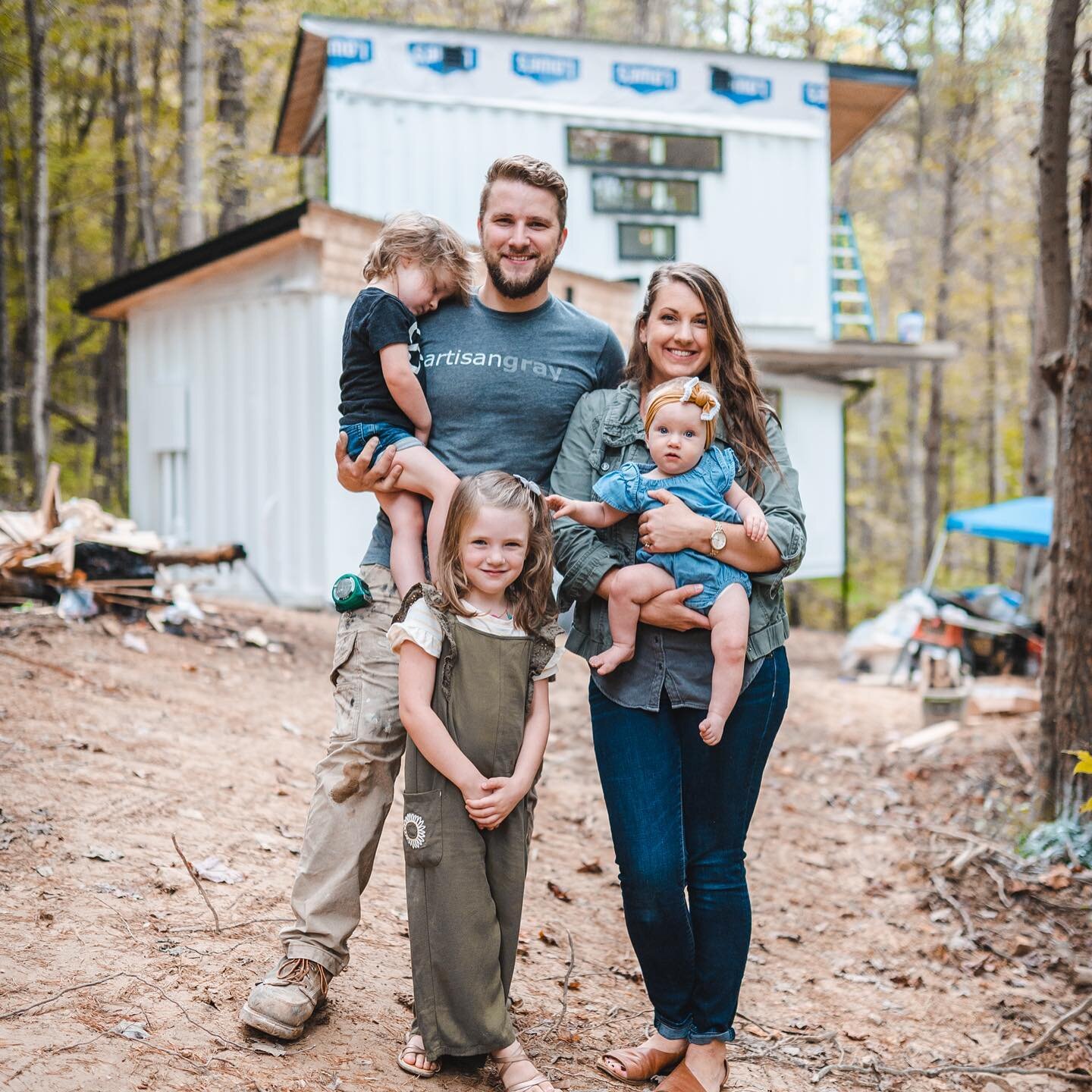 😱HOLY GIVEAWAY😱
This recent giveaway with @lifeincolumbus has introduced us to SOOOOO many new faces! 
We are Emily, Seth, Mina (5), Emery (4), &amp; Estelle (1)👋👋👋👋👋
We have spent the last two years working on our dream in Hocking Hills, Ohio