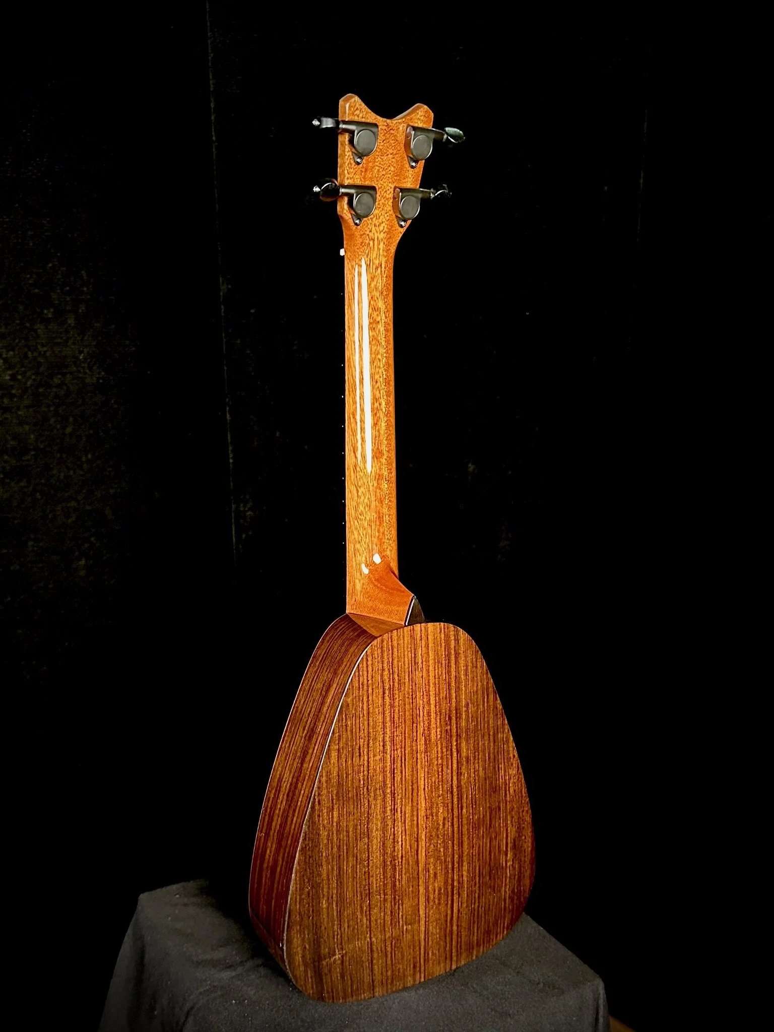 TT Cedar Rosewood 24017 ba.jpg