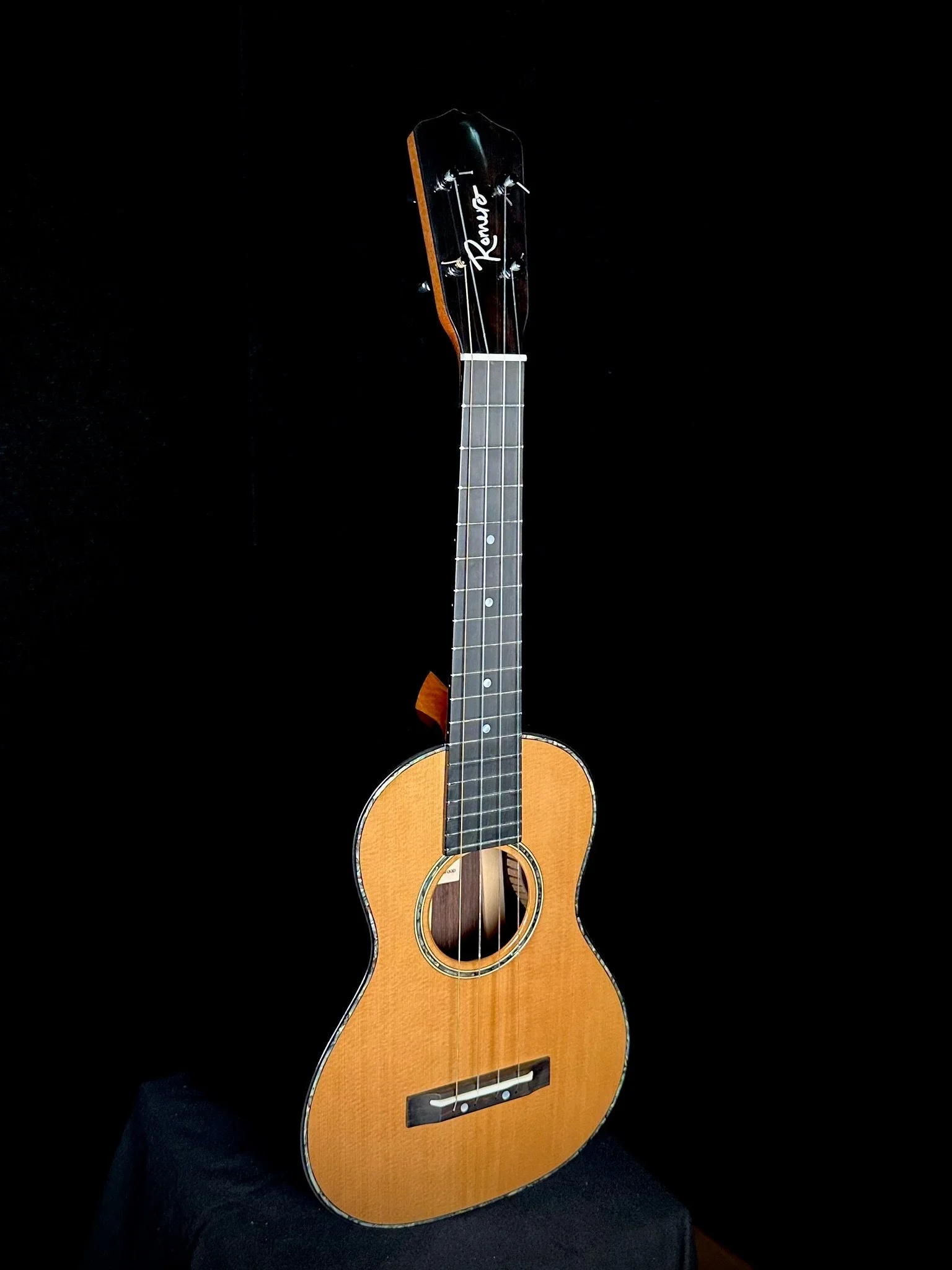 Signature Tenor Cedar/Rosewood 24006
