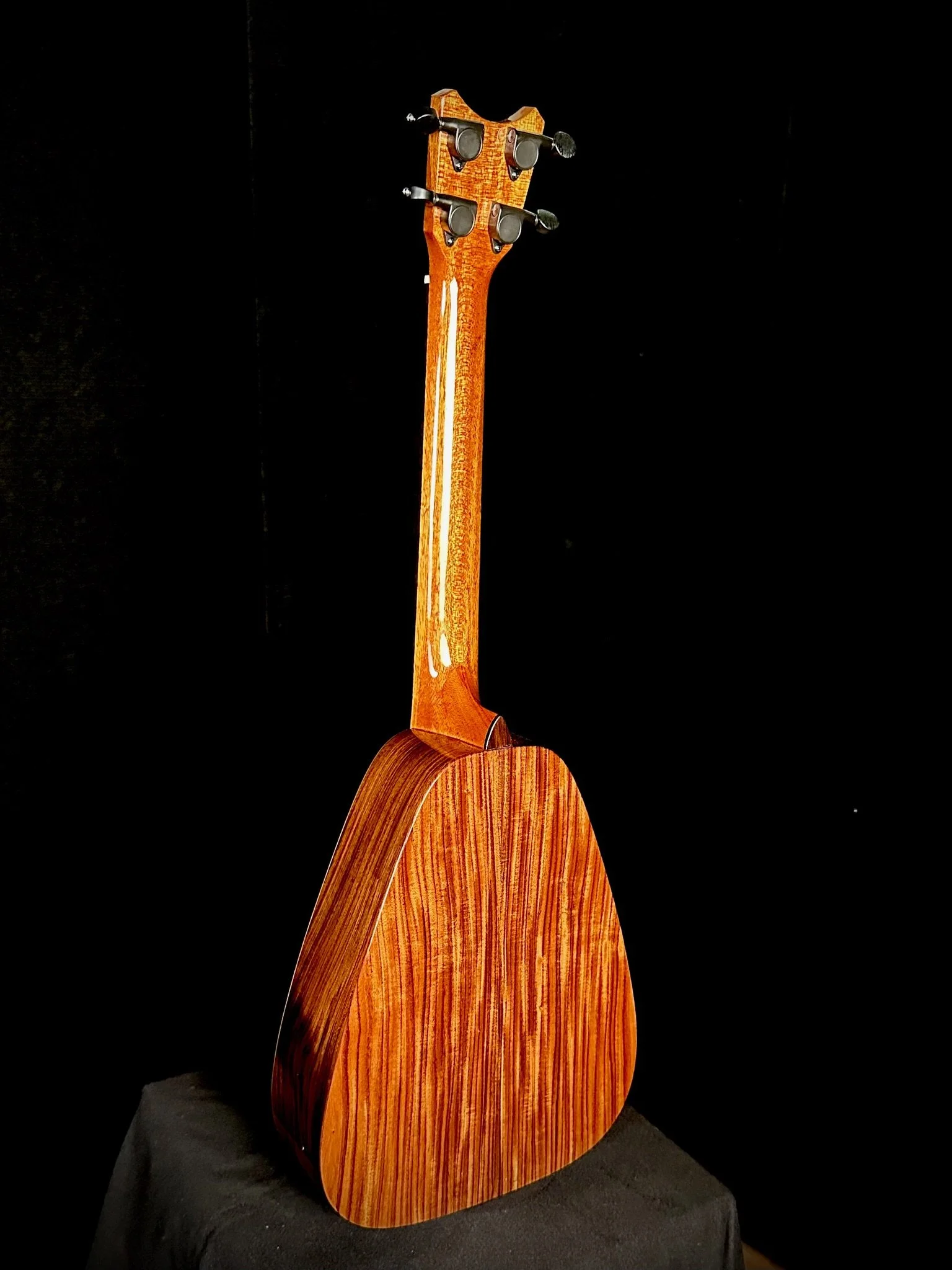 TT V Spruce Pau Ferro 23006 ba.jpg