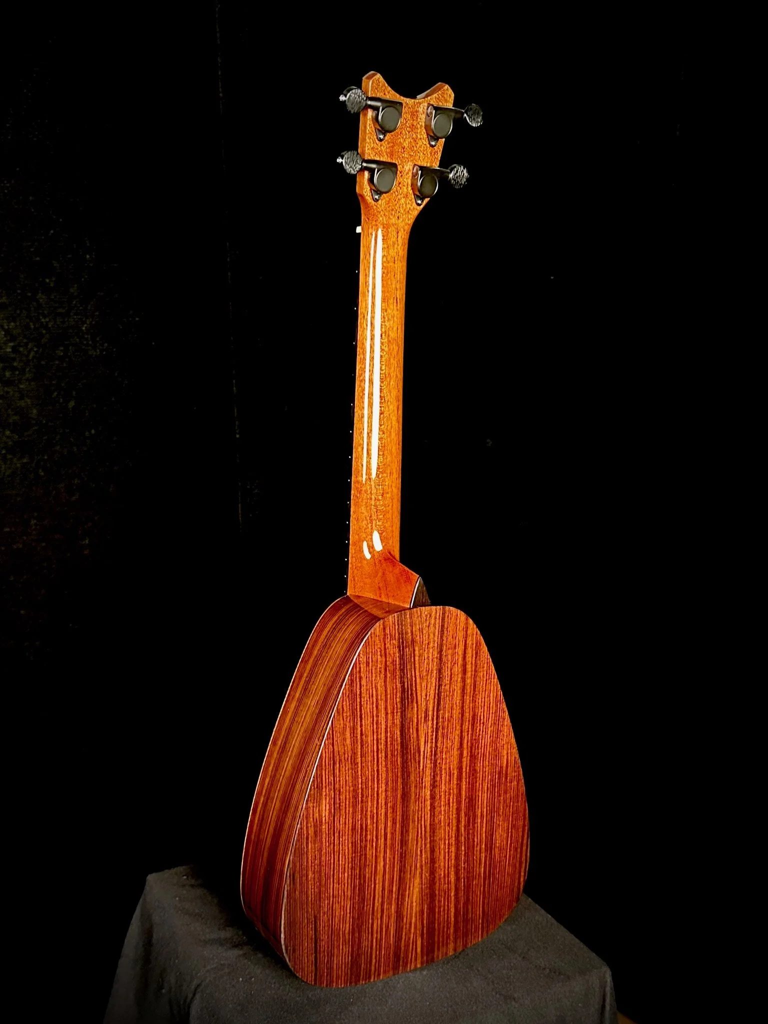 TT Cedar Rosewood 24015 ba.jpg
