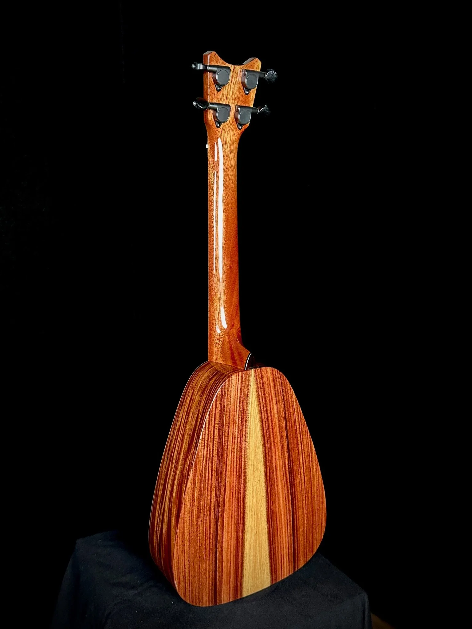 TT V Spruce Pau Ferro 24017 ba.jpg