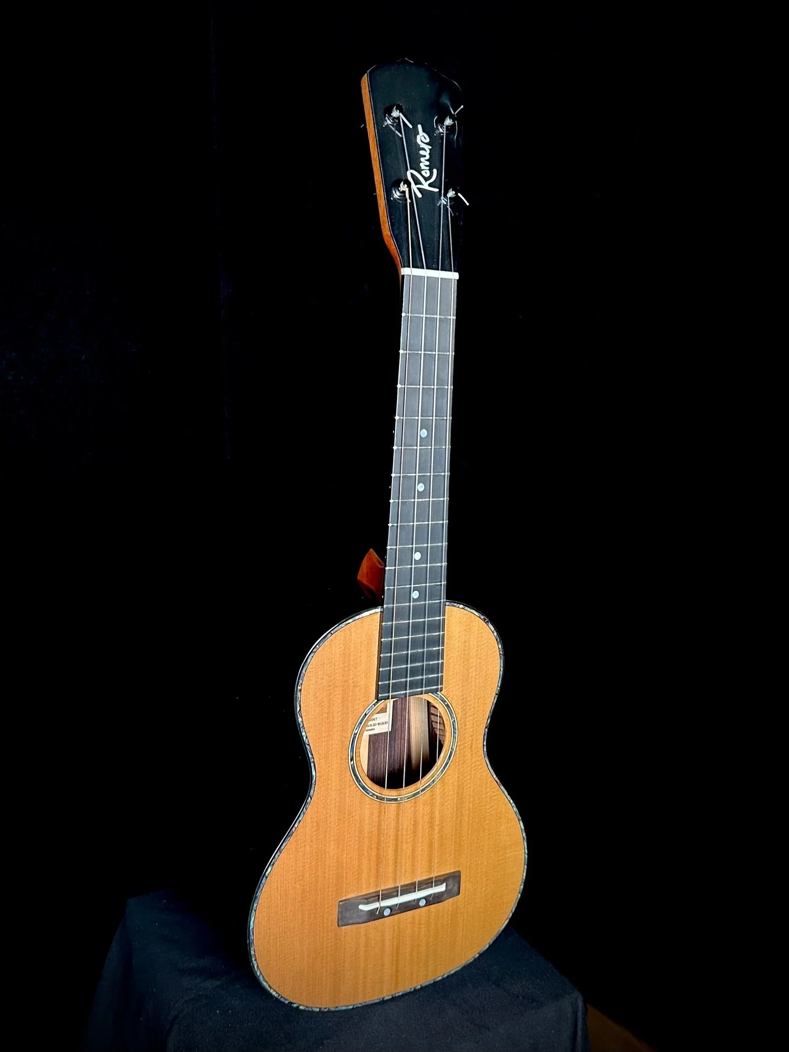 Signature Tenor Cedar/Rosewood 24007