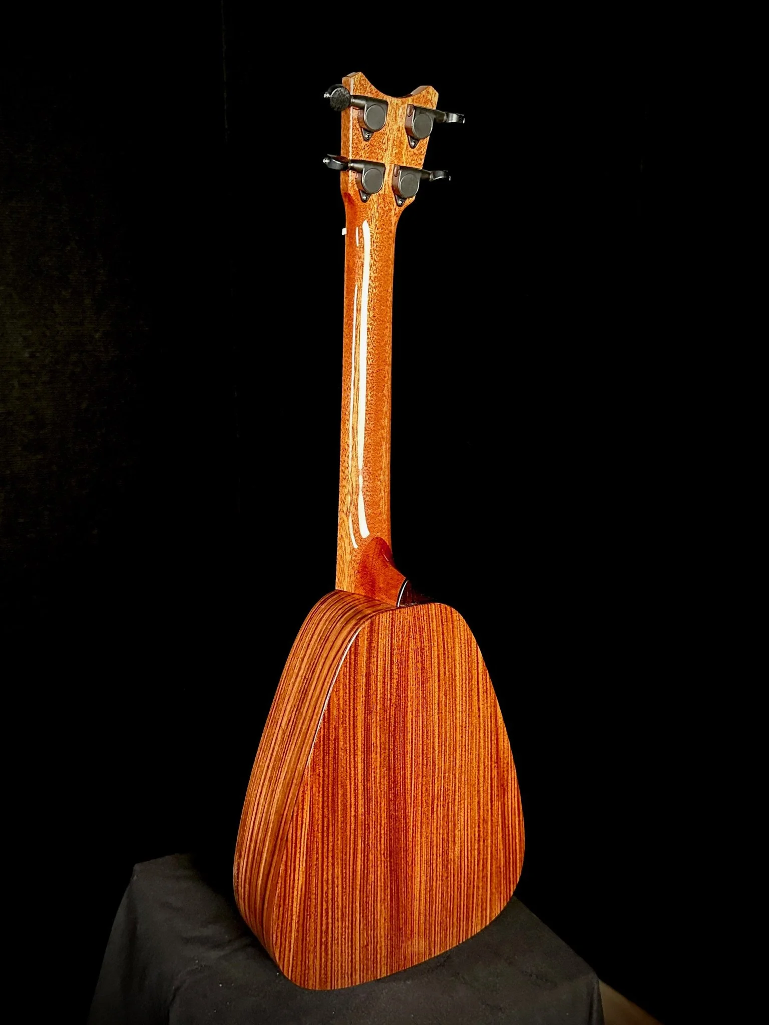 TT V Cedar Pau Ferro 24044 ba.jpg