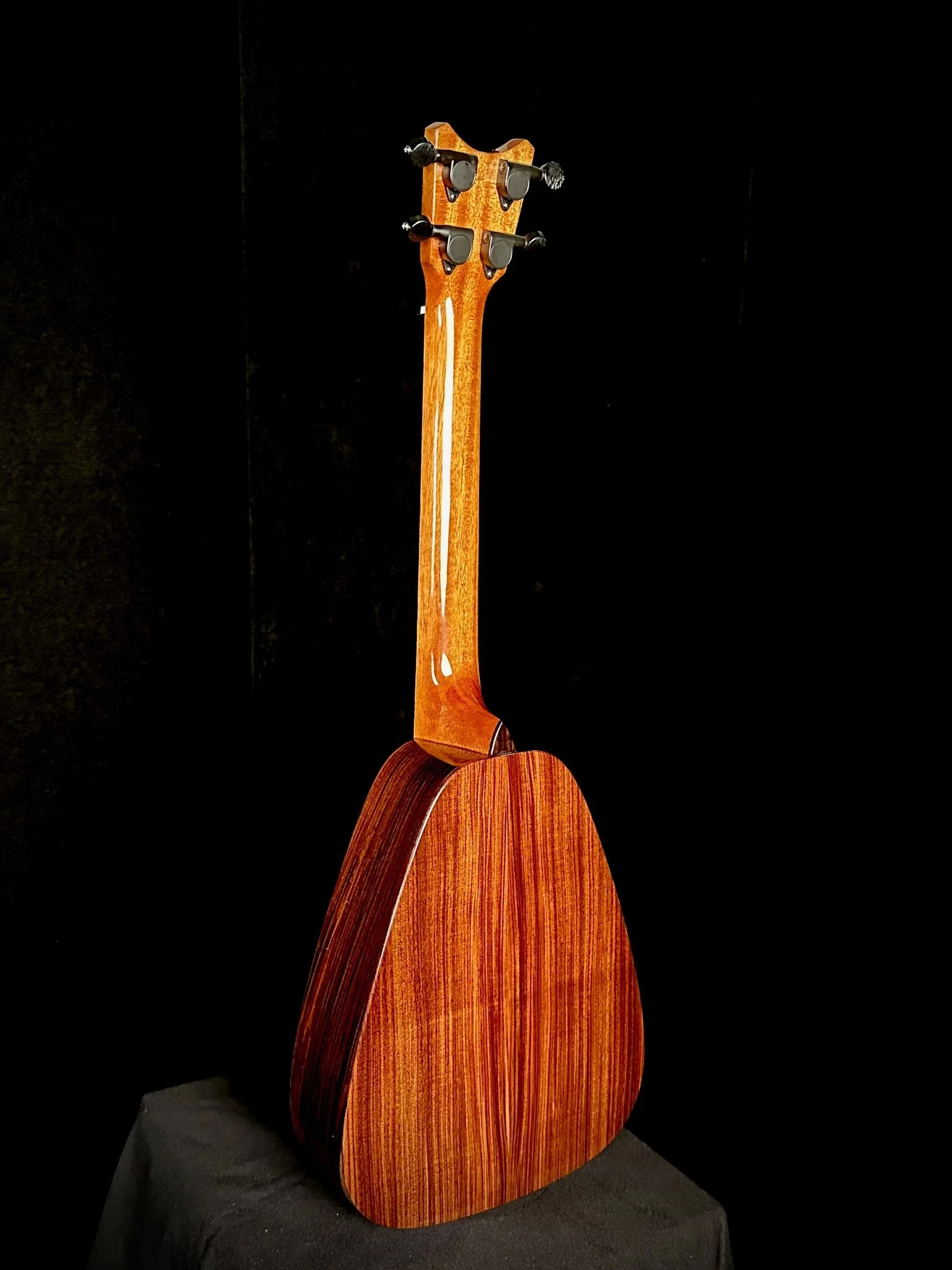 TT V Cedar Pau Ferro 24021 ba.jpg