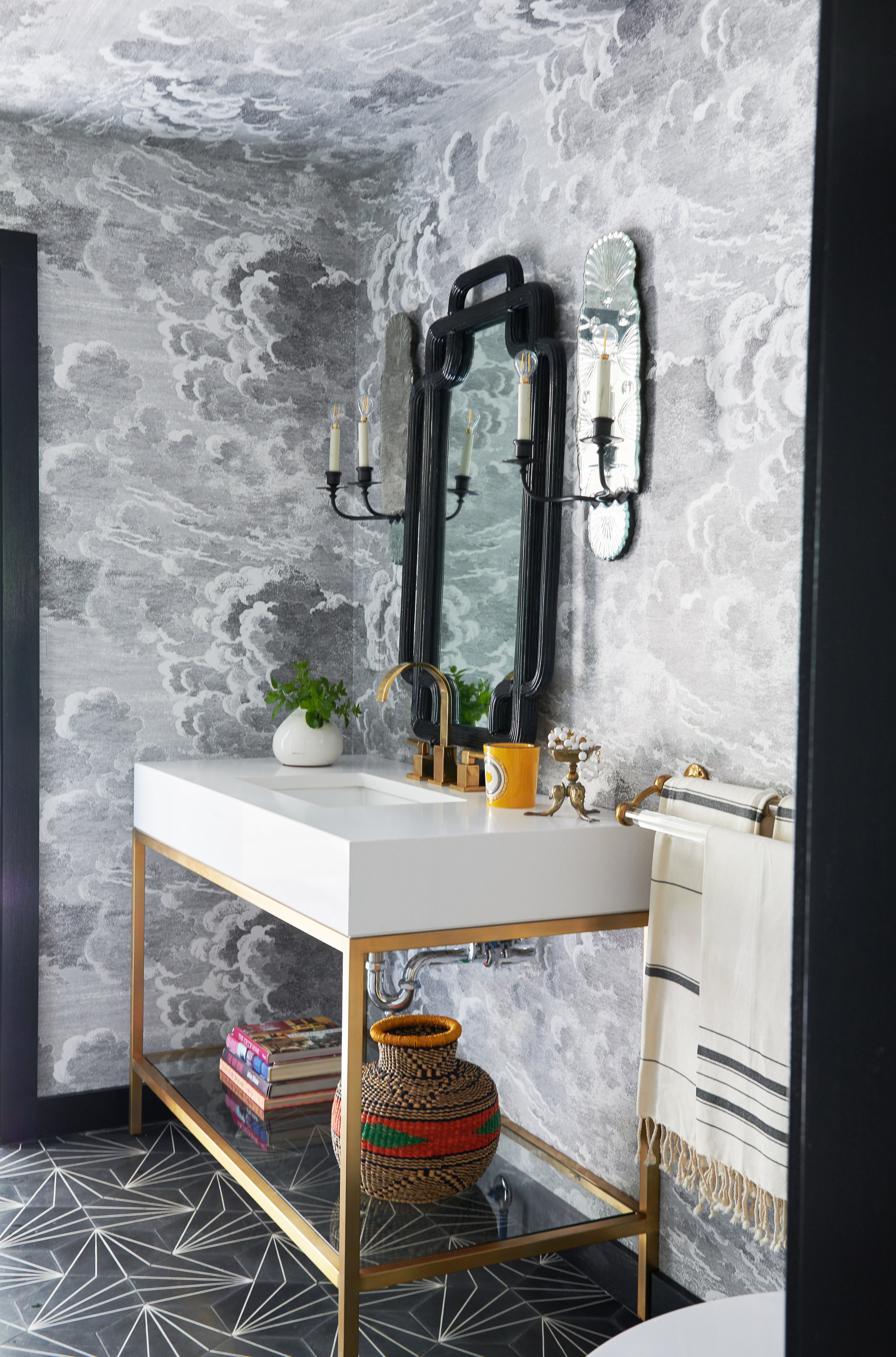 Lyon-Field-design-interior-design-powder-room-wallpaper-©Jane Beiles-18084604.jpg