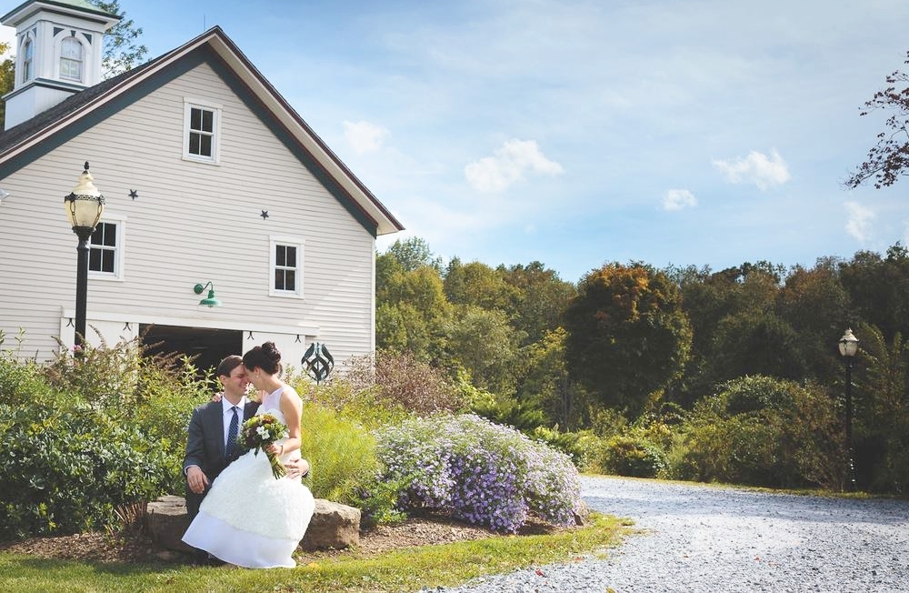 wedding_couple_barn.jpg