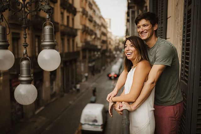 Who doesn't love the Balcony's of Barcelona!🔹 Tag your personal favorite of your own shooting with #barcelonafortwo 🌟💝🔹 #nextstopbarcelona #coupleshoot #couplephoto #photographerbarcelona #photographybarcelona #lovestorybarcelona #couplegoals #co