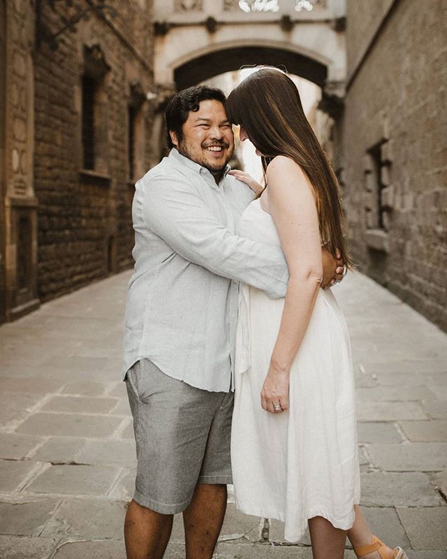 Happiness. Capture moments together. #whatsaselfie🔹 Tag your personal favorite of your own shooting with #barcelonafortwo 🏅🔮🔹 #nextstopbarcelona #coupleshoot #couplephoto #photographerbarcelona #photographybarcelona #lovestorybarcelona #couplegoa