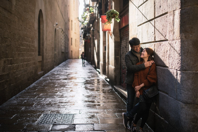 Korean couple photographed near Barcelona town-hall