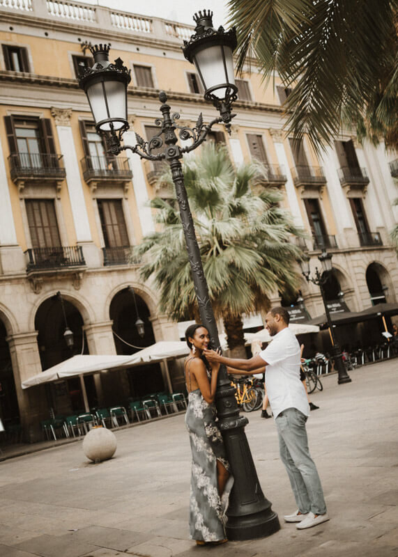 Couple at placa real Barcelona