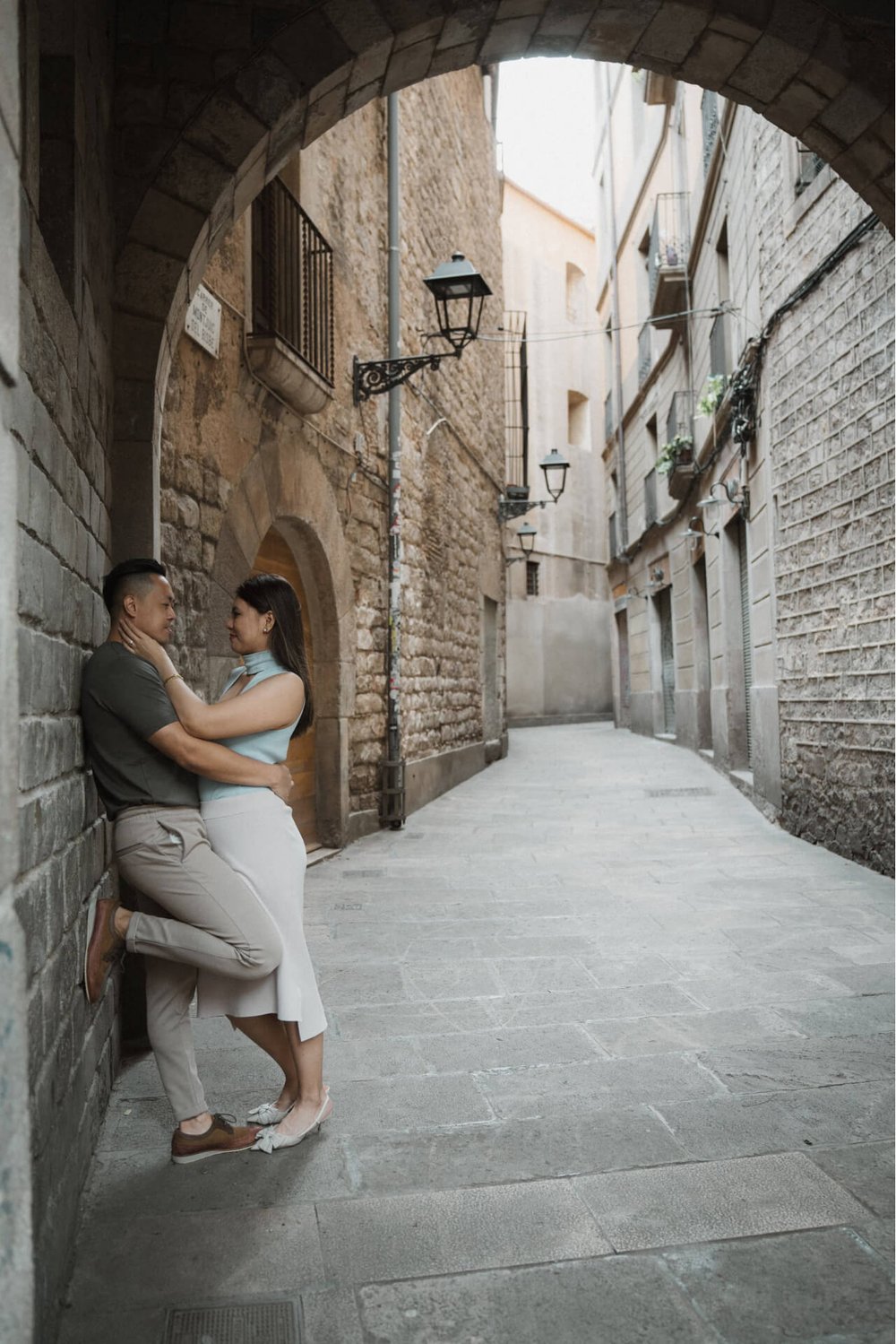 Arch to Placa Sant Felipe Neri