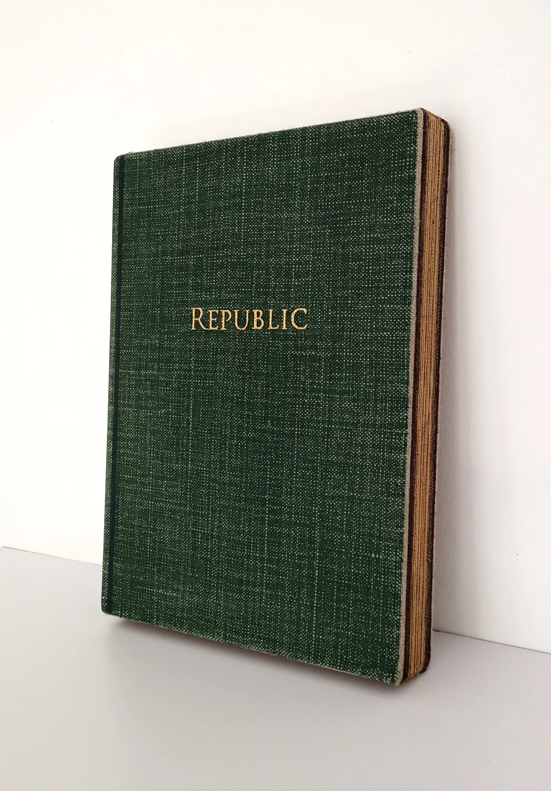 Republic. [28 x 21cm] 2022