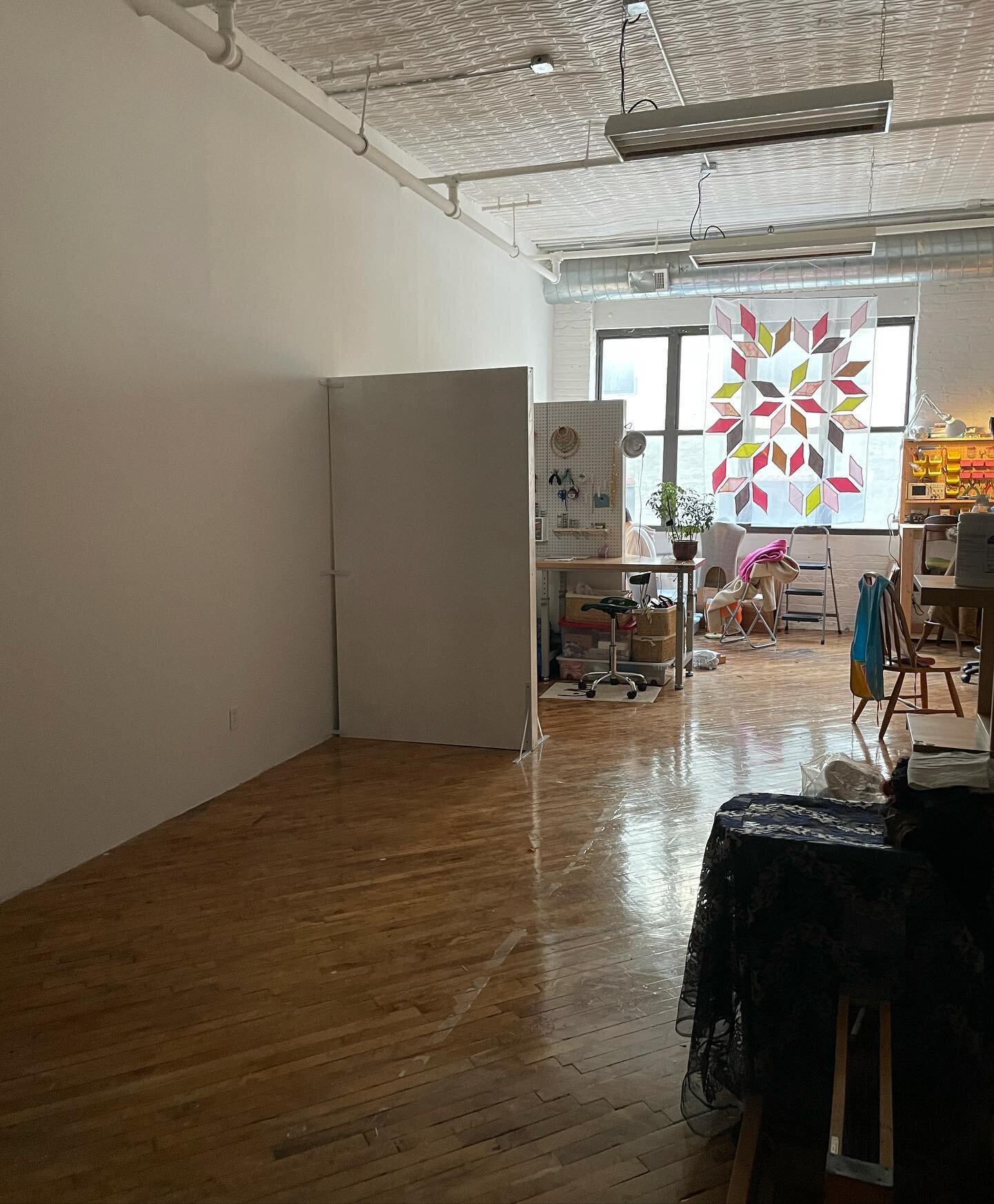 ☯︎ SPACE AVAILABLE AT NOLO STUDIOS! ☯︎

We have one opening in our gorgeous, sunny shared studio!

This is a big, clean, beautiful space shared with very chill, respectful creatives. We're looking for the right new member to join our little community