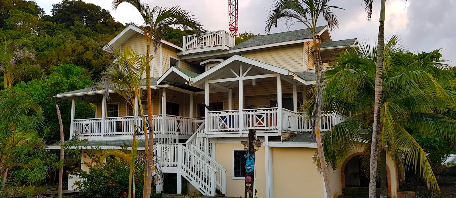 Above picture: “Caribbean House” located on Paradise Beach Hotel property is the new Cayuco Reef Divers guest house. It has several apartments with kitchen, a/c, private bathroom per room with hot showers, fans, social area and barbecue. This house is located a few meters from the Dive Shop, Classrooms, swimming pools, gym and West Bay beach! Everything in the same location for comfort and convenience for an optimum Professional, Freediver or Technical training!