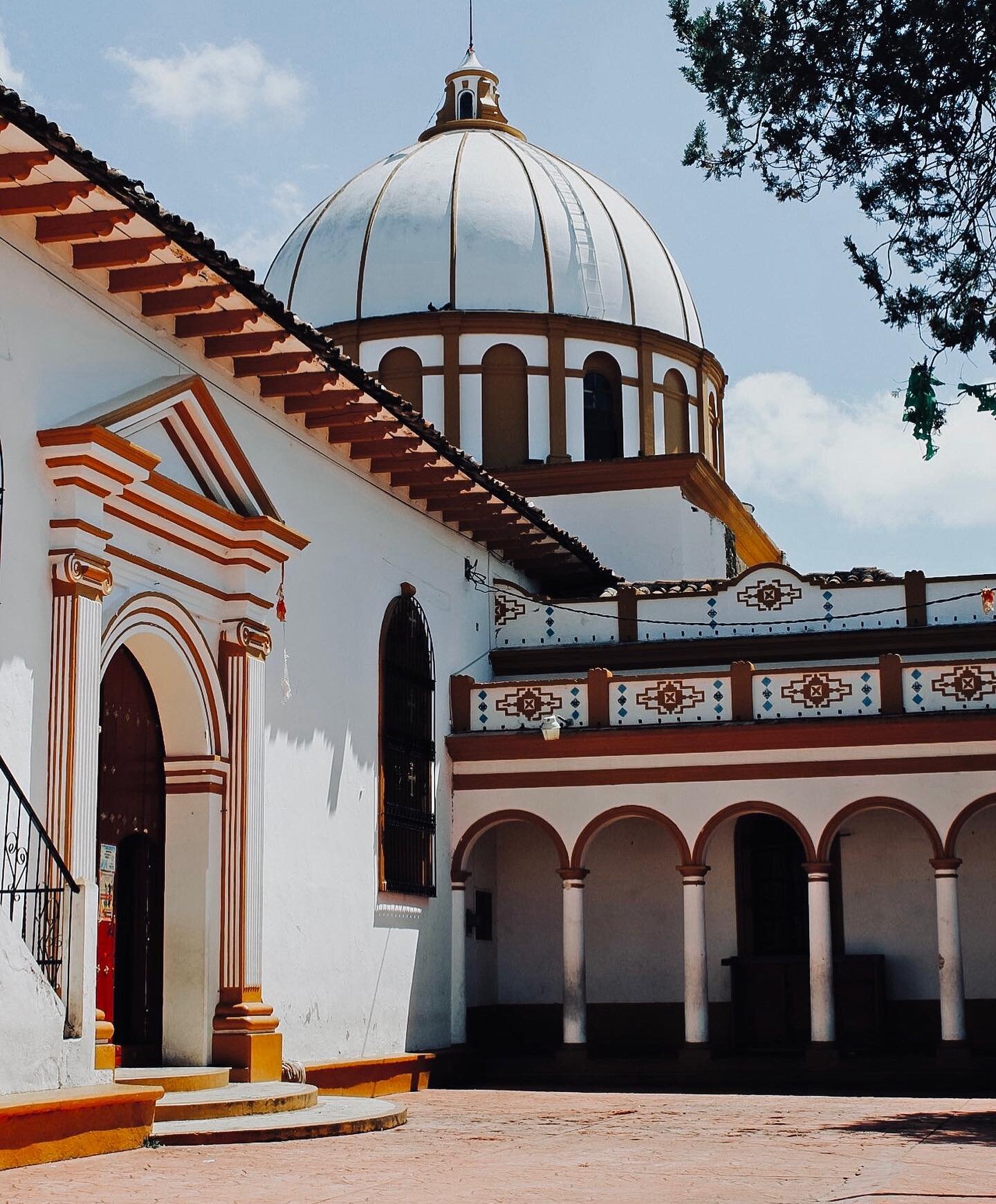 San Crist&oacute;bal de Las Casas y sus decenas de Iglesias, cada una con su estilo &uacute;nico.

&iquest;Ya conoces la iglesia de Guadalupe?

#CasaCafeologo #Chiapas #BedAndBrekfast #SanCristobal #Mexico #VisitaChiapas