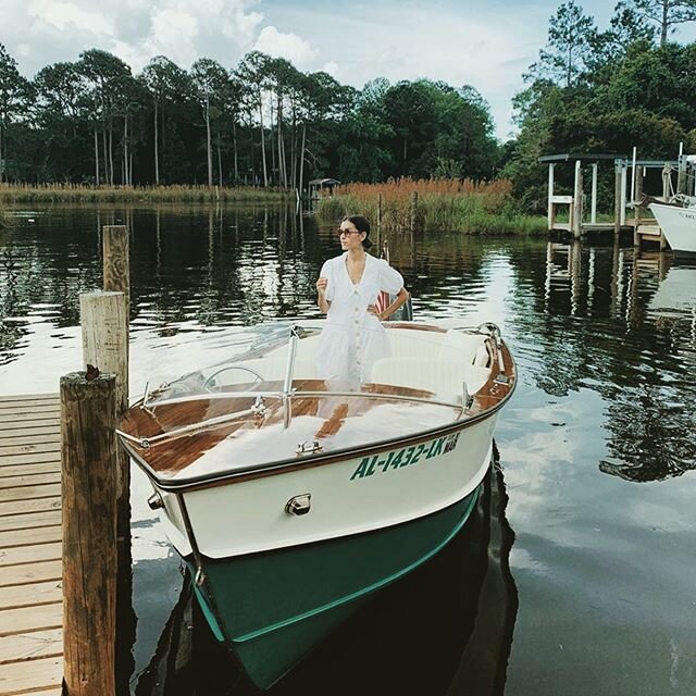 SUMMER VIBES ✨ #boatlife #summeroutfit #naturelovers #bythesea #classy #seeyourself #friedrichsoptik