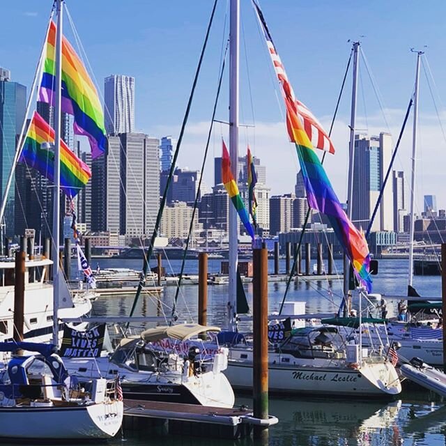 Happy Pride 🌈 #nycpride #prideboat #rainbow #alltogether #proud #pride #seeyourself #friedrichsoptik