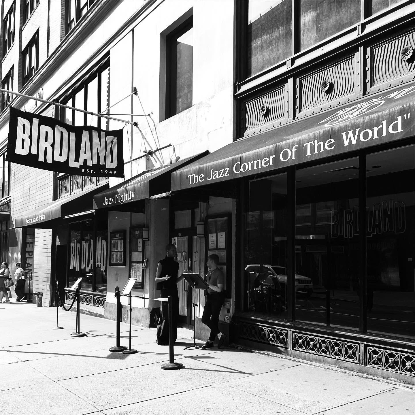 Hitting with the Birdland Big Band in about 30 minutes!! Stop by for some pre-theater jazz!!
&bull;
&bull;
#birdlandjazz #birdlandbigband #nycjazz #livemusic #pretheaterjazz #sprinttotheeveningshow #jeffnelsontrb