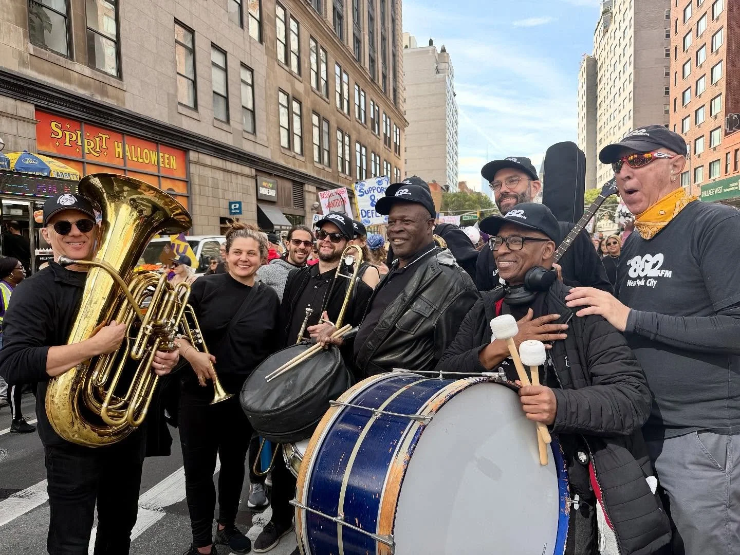 Takin&rsquo; to the streets with Local 802!!🎶 📸@burridgebud 
&bull;
&bull;
#local802afm #nokings #unionstrong #marchingband #peacefulprotest #democracy #thisthingisreallyheavy #jeffnelsontrb