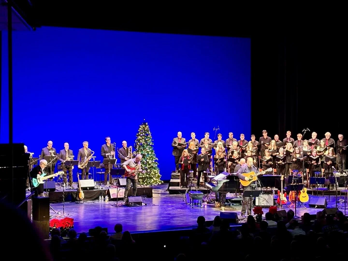 Had an absolute blast ringing in the holidays this weekend with a few Rob Mathes holiday concerts!! Always a pleasure to play Rob&rsquo;s music this time of year, with all these fine musicians. Sting even showed up for yesterday&rsquo;s encore!🎄🎶 
