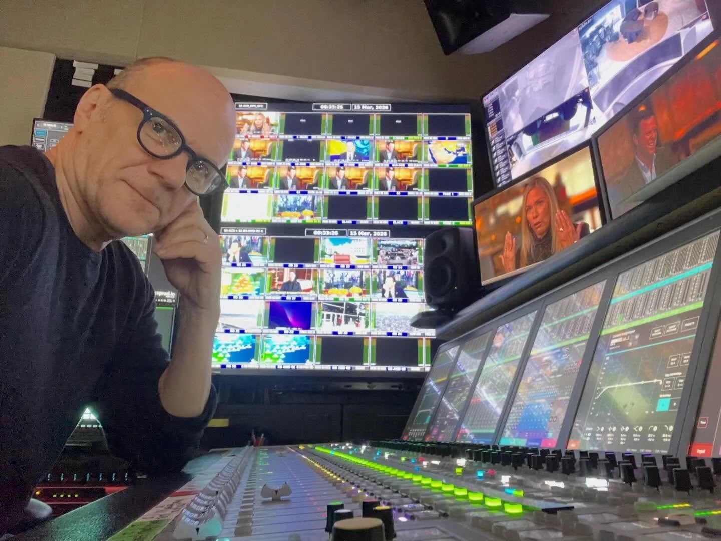 Up early on a Sunday with Willie Geist.🌅 
Thanks @russell.partrick for your loyal viewership!!📺😁
&bull;
&bull;
#sundaytodaywithwilliegeist #nbc #calrecaudio #freelanceaudioengineer #jeffnelsontrb