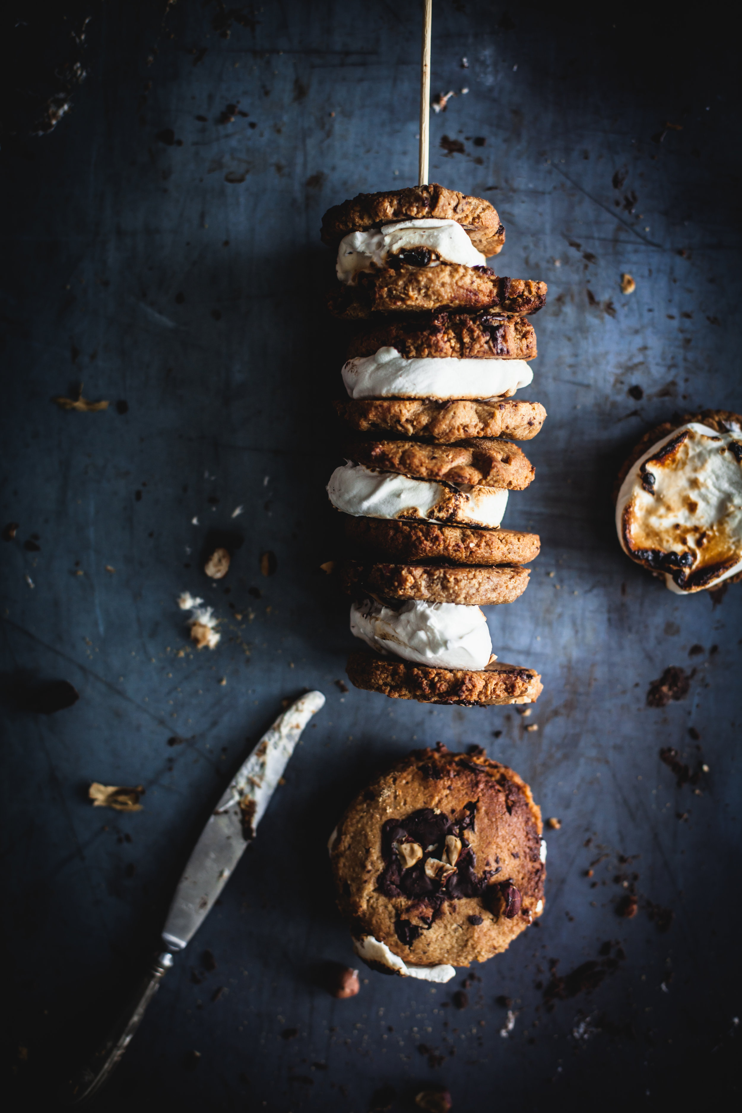 Find the recipe for these yummy gluten free choco chips cookie s'mores plus how to photograph for Instagram part 2 here: http://www.salvialimone.com/recipes/how-to-photograph-for-instagram-part-2-and-vegan-smores