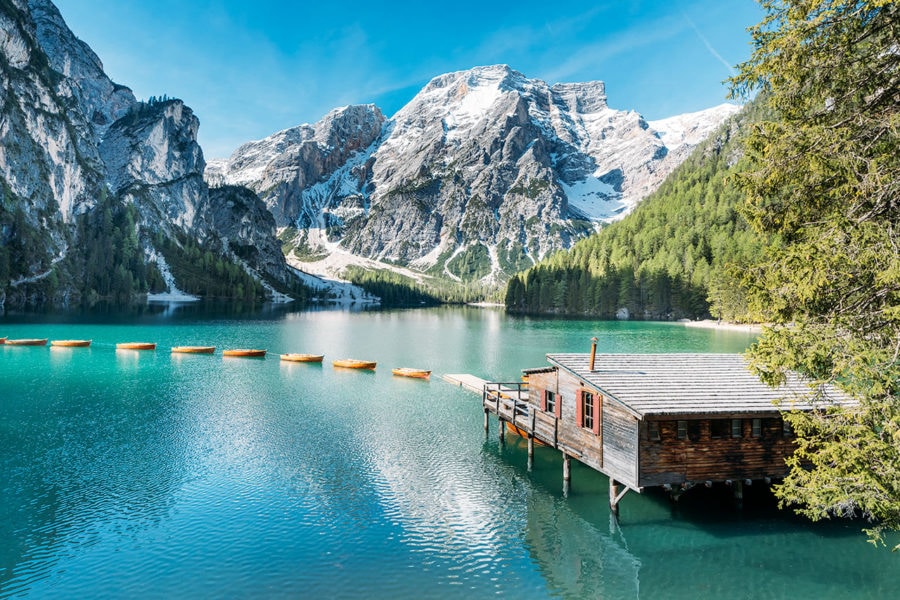 lago-di-braies-italy-guide-900x600.jpg