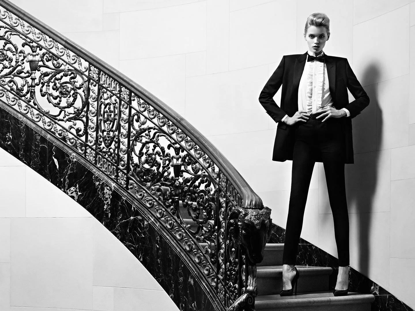 masterclass-yves-saint-laurent-s-le-smoking.jpg