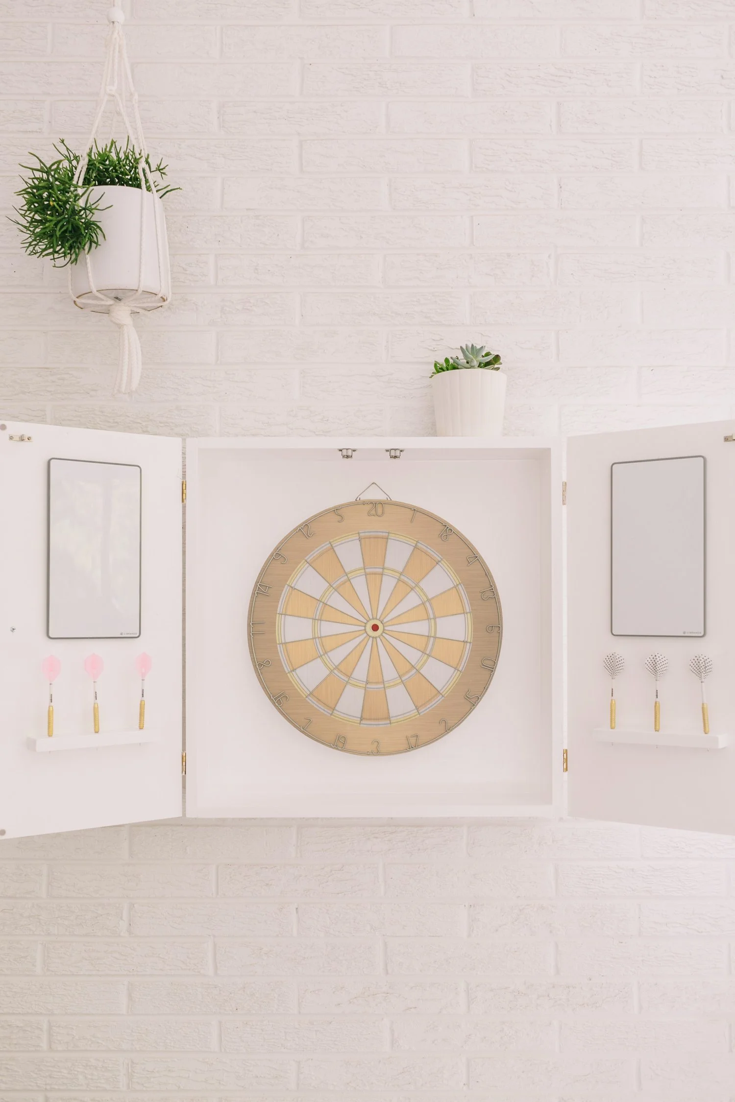 INSPIRATION: DIY: DARTBOARD CABINET