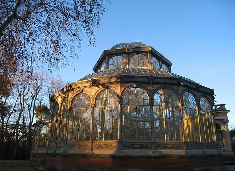 800px-Palacio_de_Cristal,_Parque_del_Buen_Retiro,_Madrid_-_exterior.JPG