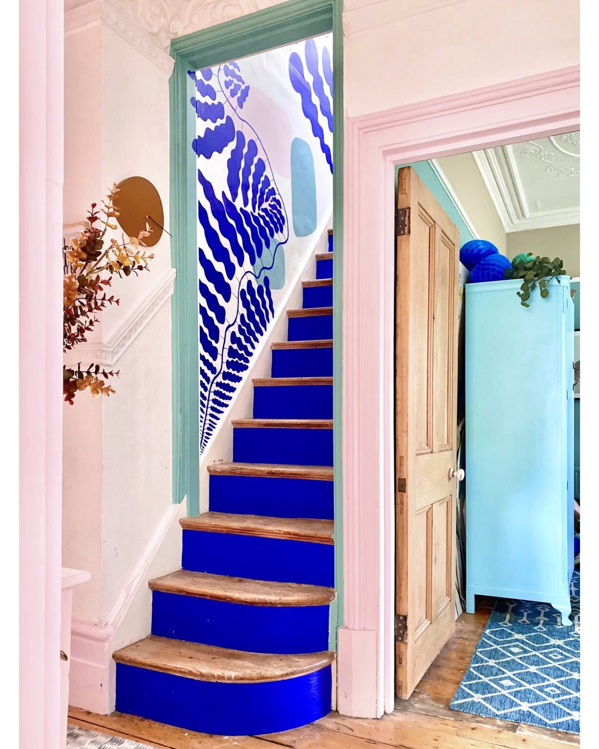 anna-jacobs-house-tour-blue-mural-staircase-1229x1536-1.jpg