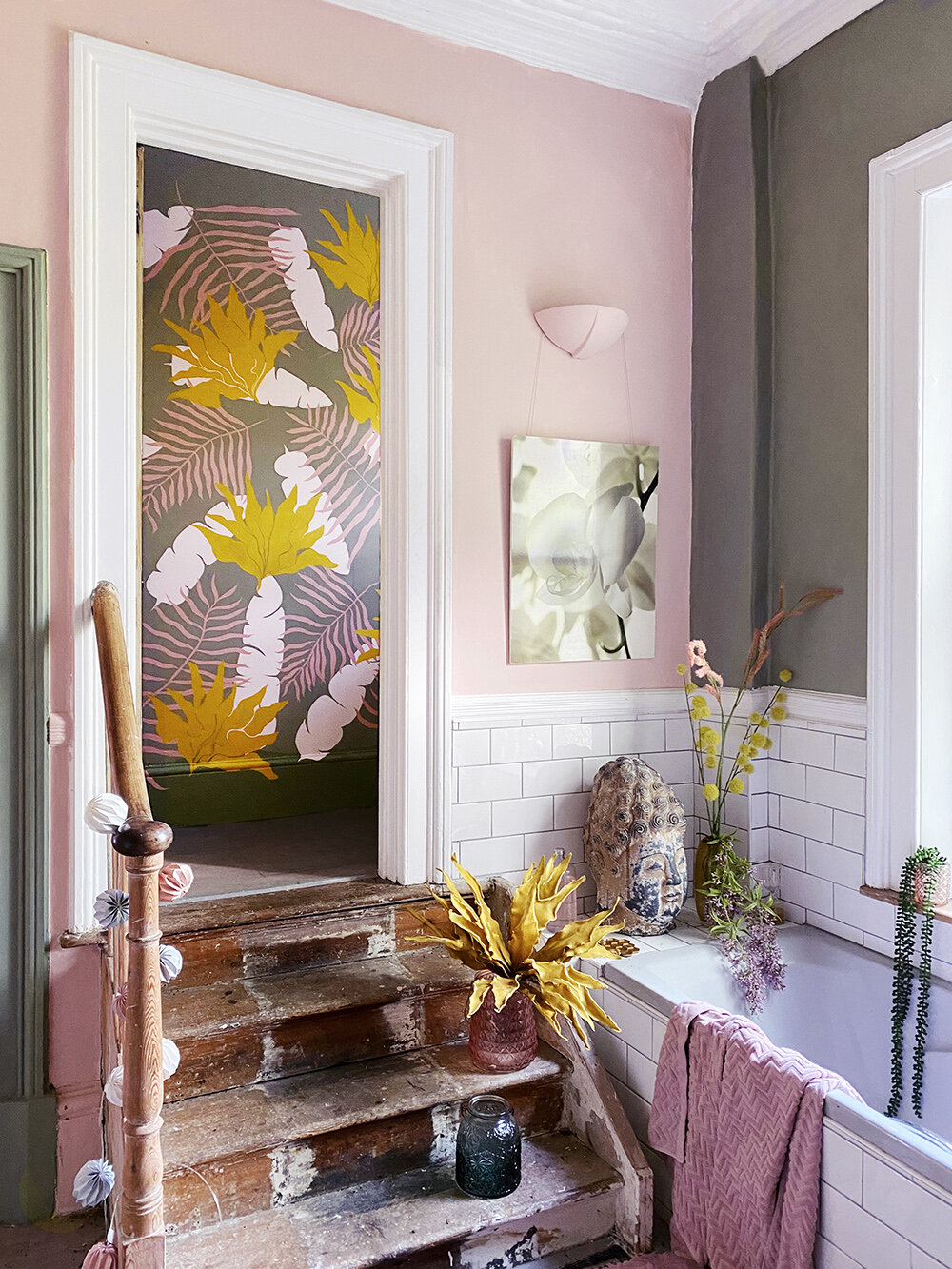 painted-wall-mural-pink-bathroom.jpg