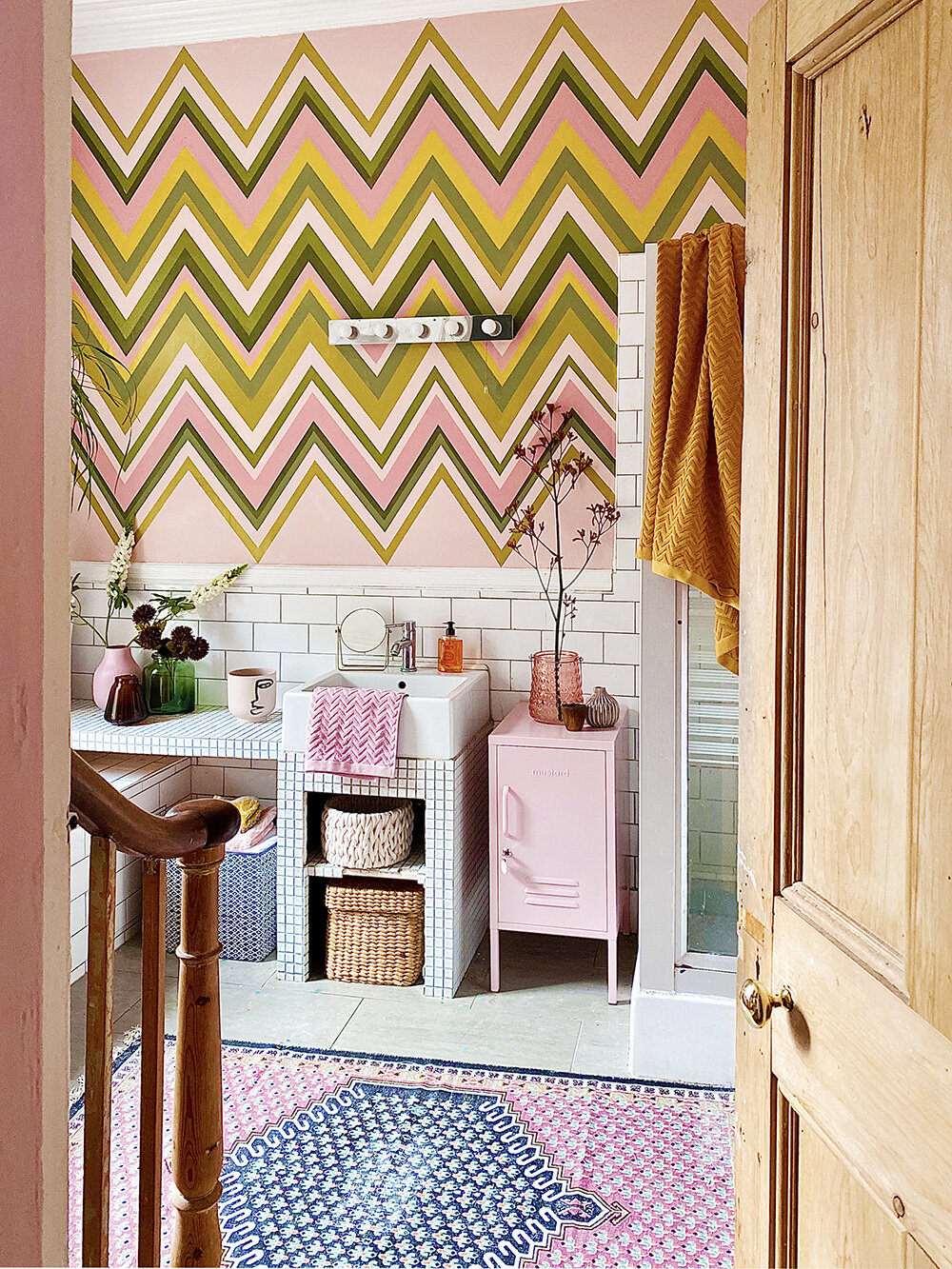 zig-zag-mural-pink-bathroom.jpg