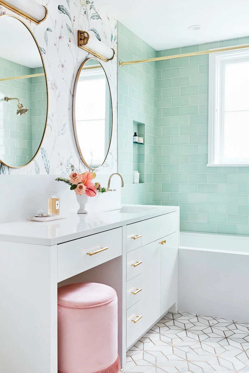 2018_img_residential_rights_hi_res_bathroom_shower_surround_niche_celadon_ceramic_4x8_offset_1x6_flatliner_trim_banner_day_design_colin_price_photo_FC251957.jpg