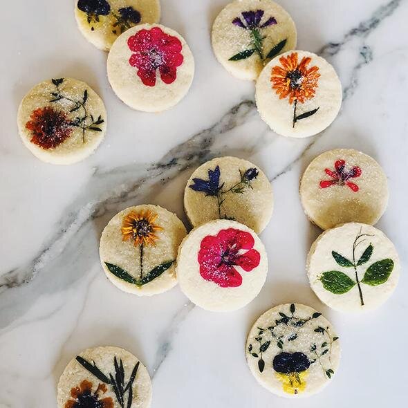 loria-pressed-flower-shortbread-cookies-1_590x.jpg