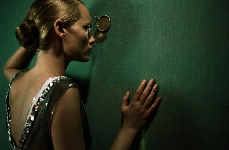 Prada-AW-1997-Amber-Valletta-2-vogue-credit-Glen-Luchford.jpg