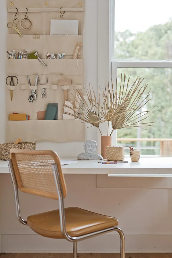 minimal-canvas-organizer-for-cool-office.jpg