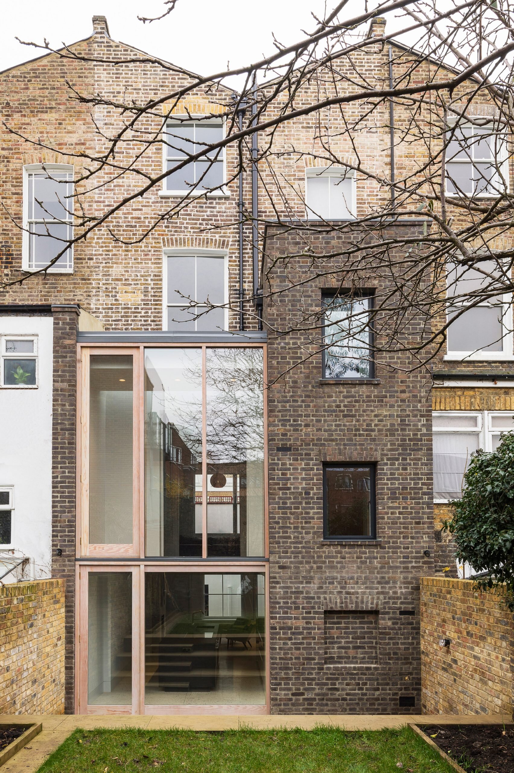 florence-street-gundry-ducker-architecture-residential-houses-london-extensions_dezeen_2364_col_11-1-1704x2562.jpg